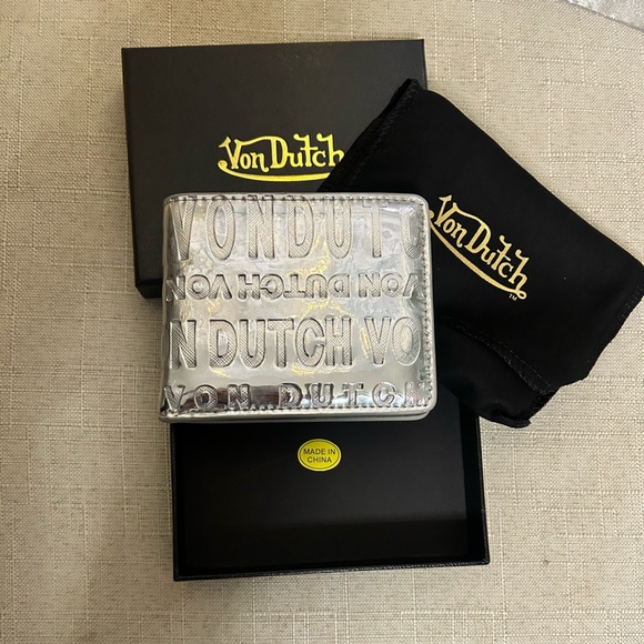 Von Dutch Sliver Logo Embossed Wallet - Picture 1 of 7